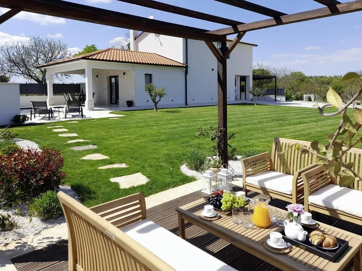Villa Stare Brajde In Vela Traba - Haus Fuer 6 Personen Pazin