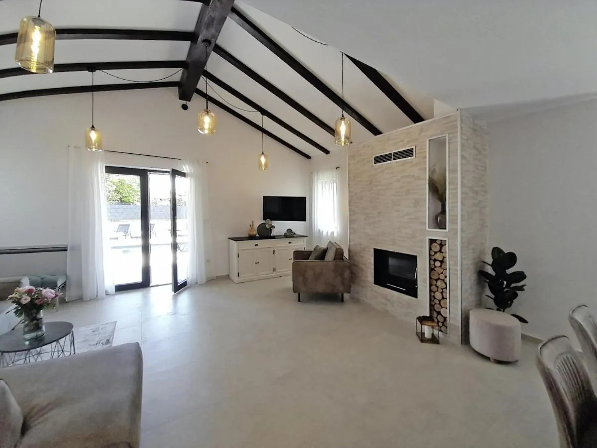 Villa Stare Brajde In Vela Traba - Haus Fuer 6 Personen Pazin