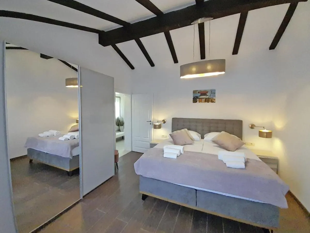 Villa Stare Brajde In Vela Traba - Haus Fuer 6 Personen Pazin