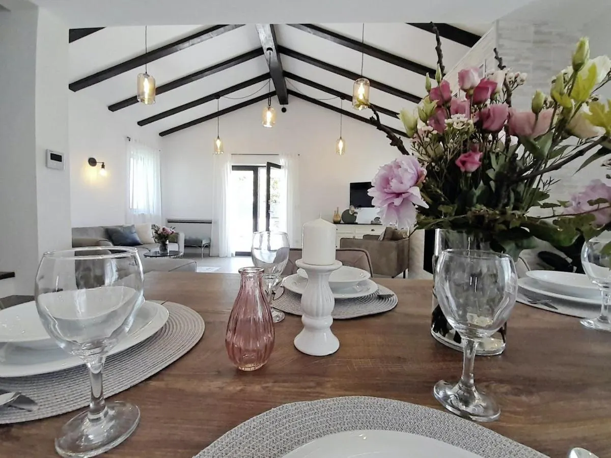 Villa Stare Brajde In Vela Traba - Haus Fuer 6 Personen Pazin