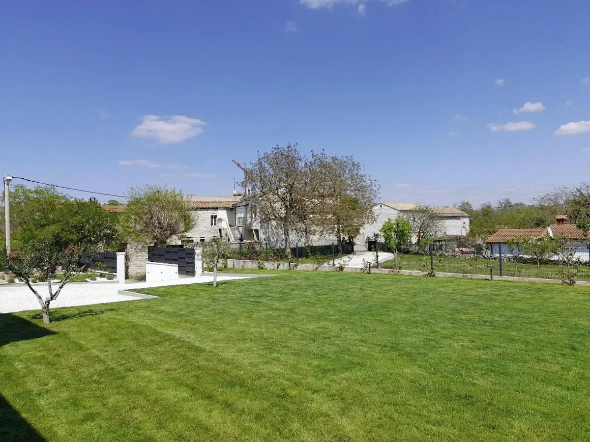 Villa Stare Brajde In Vela Traba - Haus Fuer 6 Personen Pazin